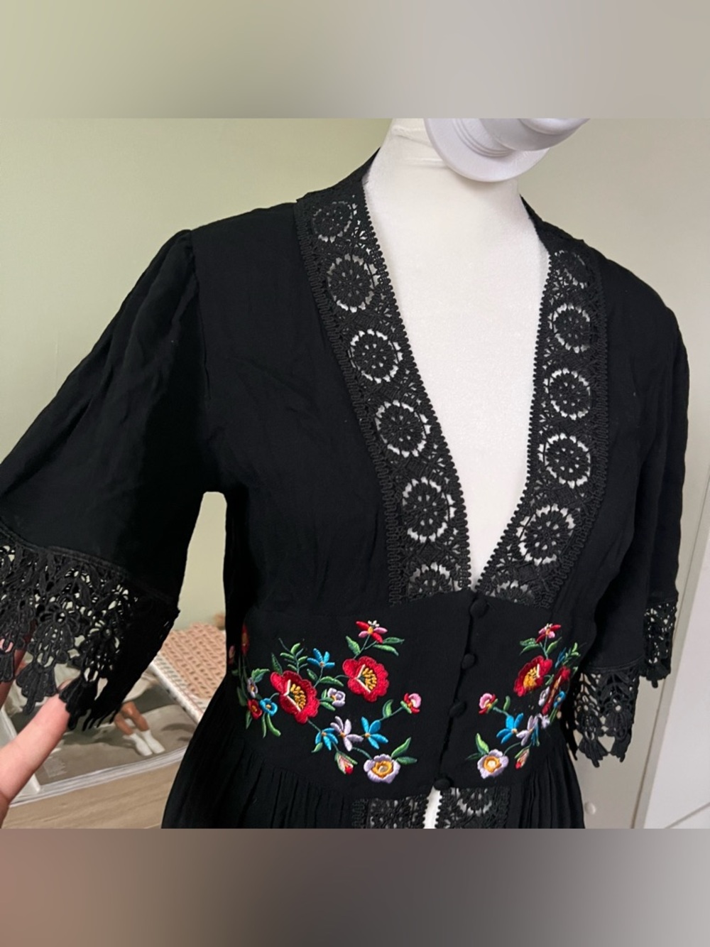 FOREVER21 Black Lace Trim Hem Flowy Embroidered Floral Corset Flowy Duster Dress - Picture 3 of 17
